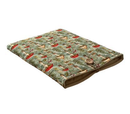 This photo also shows part of the neutral fabric which lines the padded pouch and the elastic and button fastening.
