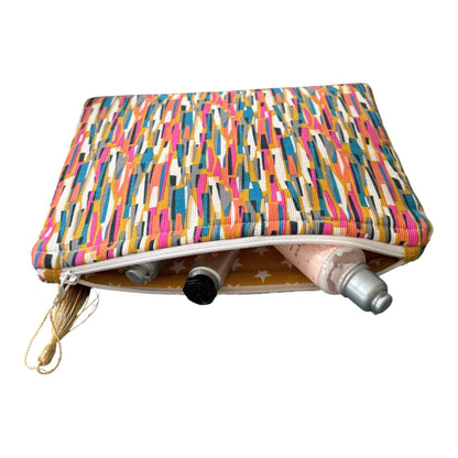 Although the purse can be used for cosmetics, it could also be used for accessories or a document purse if going on a short break or holiday.  Please note the toiletries in the photo are not included and are for illustrative purposes only.