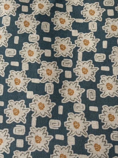 
A close up of the Daisy patterned fabric.