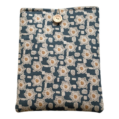 
Handmade padded Book Pouch which would also be suitable for an iPad, Tablet or Kindle.  Please check the measurement of the device prior to placing an order.